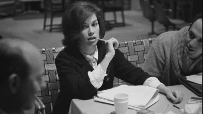 Mary Tyler Moore at a table read for The Dick Van Dyke Show. Credit: Earl Theisen