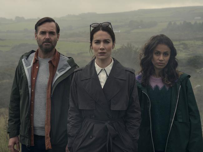 Bodkin. (L to R) Will Forte as Gilbert Power, SiobhaÃŒÂn Cullen as Dove, Robyn Cara as Emmy Sizergh in episode 102 of Bodkin. Cr. Enda Bowe/Netflix Ã‚Â© 2024