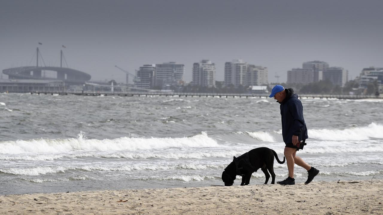 A cold front is set to sweep through Melbourne after a weekend of heatwave conditions. Picture: Andrew Henshaw