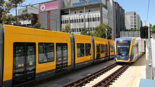 Light rail heading to Helensvale. Picture Glenn Hampson.