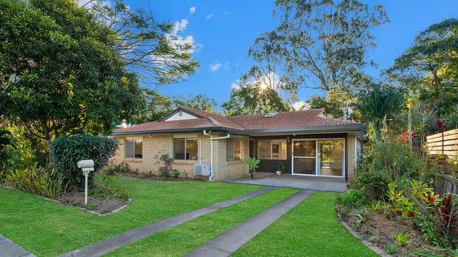 33 Garro St, Sunnybank Hills goes to auction at 9am through Owen Chen of Place Sunnybank.