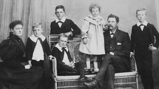 Young Enid Lindeman in 1896, surrounded by her male-dominated family.