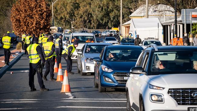 Motorists faced waiting times of up to an hour to cross the border. Picture: Simon Dallinger