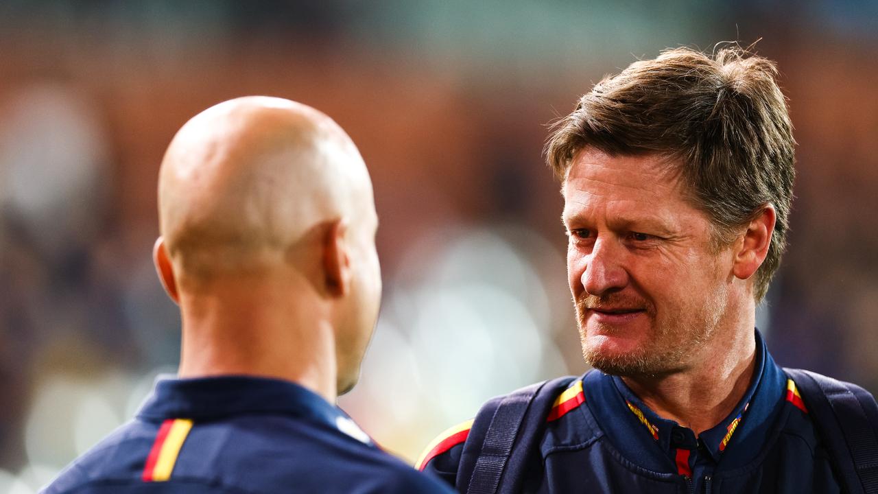 Adelaide Crows Senior Coach Matthew Nicks talks with Ben Hart, forwards coach of the Adelaide Crows in 2020. (Photo by Daniel Kalisz/Getty Images)