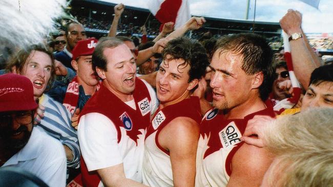 Despite Roberts playing reserves for the Swans, it was virtually impossible to break into a forward line dominated by the great Tony Lockett.