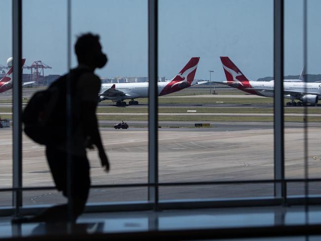 Australia’s expert medical panel is monitoring travel between Australia and the UK, where many Aussies are stranded. Picture: NCA NewsWire/James Gourley