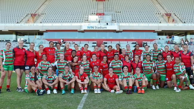 All smiles post game for the Steelers and Rabbitohs. Photo: Denis Ivaneza