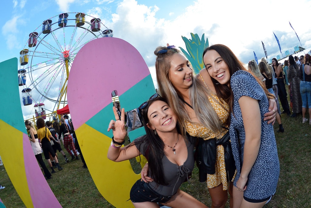 Big Pineapple Music Festival. Laura Maclachlan, Selena Johnson and Monika Milner.