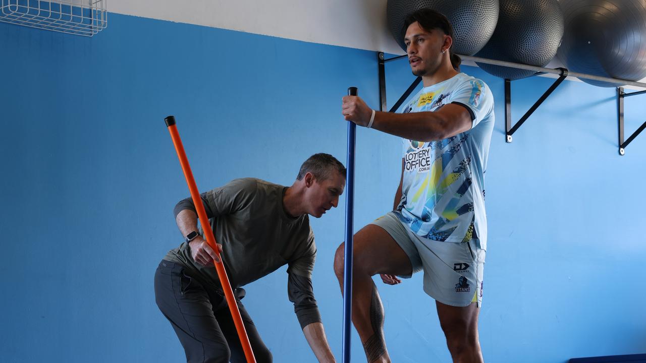 Fa'asuamaleaui has been working on his rehab. Pic: Titans Digital