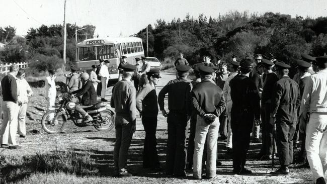 Police comb bushland where teenager Trudie Adams went missing in 1978.