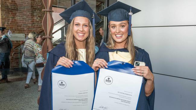 04-02-2025 Deakin Graduation Bachelor of Exercise and Sport Science, Sarah Arstall and Pip Robertson