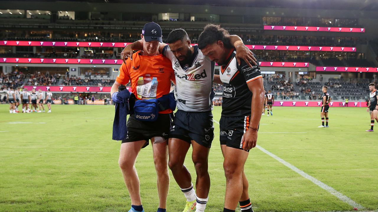 Kelma Tuilagi helps a stricken George Jennings from the field on Saturday. (Photo by Matt King/Getty Images)