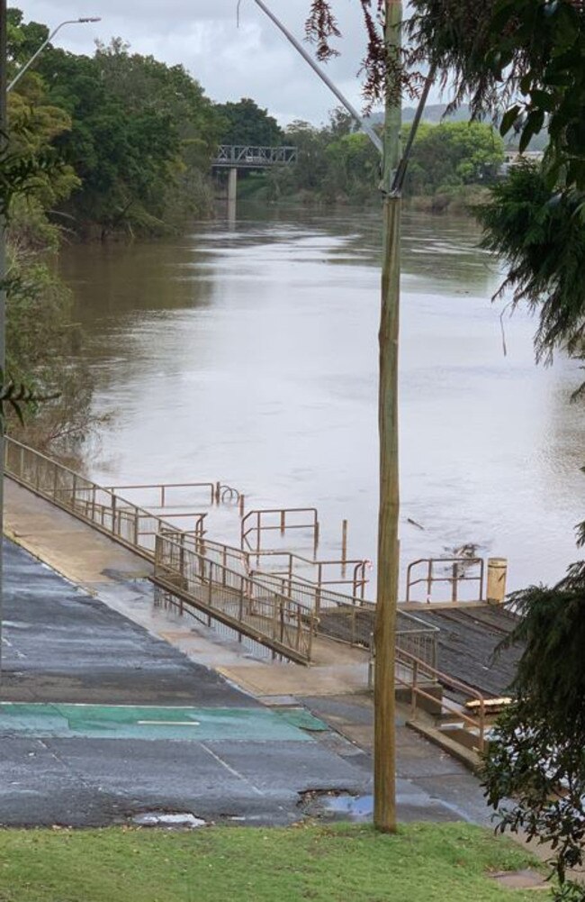 Wilson's River looking downstream to Ballina Rd Bridge at Lismore. Picture: Catherine Piltz