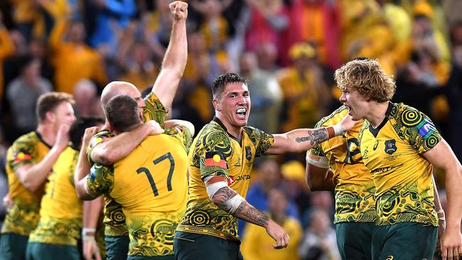 The Wallabies celebrate victory at Suncorp Stadium.