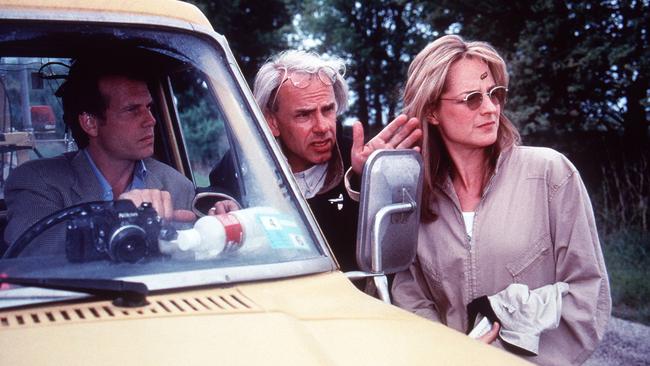 Bill Paxton, director Jan De Bont and Helen Hunt on the set of Twister.