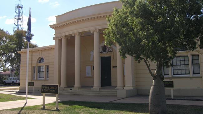 OCTOBER 2006: Roma Courthouse, Roma.  PicDoug/Parrington