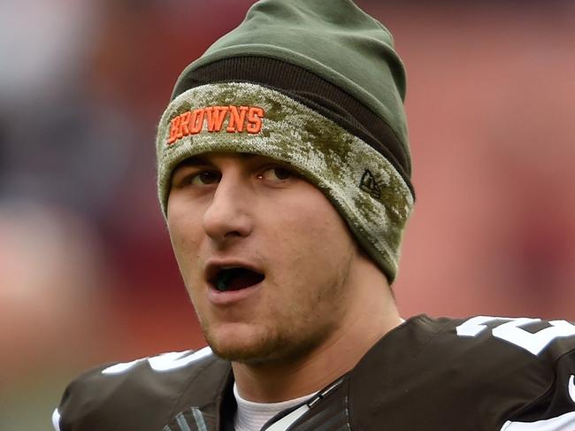 CLEVELAND, OH - NOVEMBER 16: Johnny Manziel #2 of the Cleveland Browns warms up prior to the game against the Houston Texans at FirstEnergy Stadium on November 16, 2014 in Cleveland, Ohio. Jason Miller/Getty Images/AFP == FOR NEWSPAPERS, INTERNET, TELCOS & TELEVISION USE ONLY ==