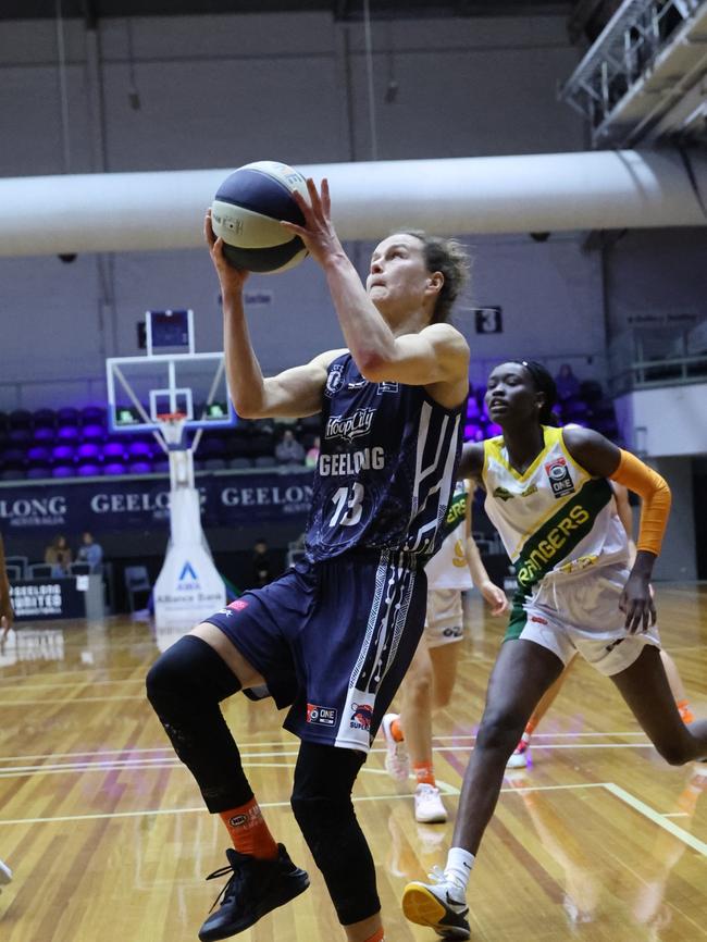 Agnieska Skobel had 24 points against Dandenong. Picture: Marcel Berens.