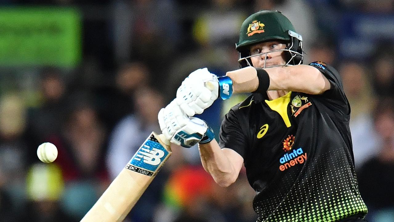 Steve Smith can set his sights on being the world’s best batsman across all three formats, Justin Langer says.