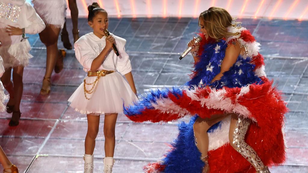 Jennifer Lopez S Daughter Was The Unexpected Hit Of The Super Bowl