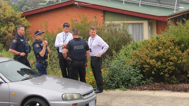 Tasmania Police outside the home involved at New World Avenue Trevallyn. Siege in Launceston suburb Trevallyn involving Tasmania Police. Picture: BRUCE MOUNSTER