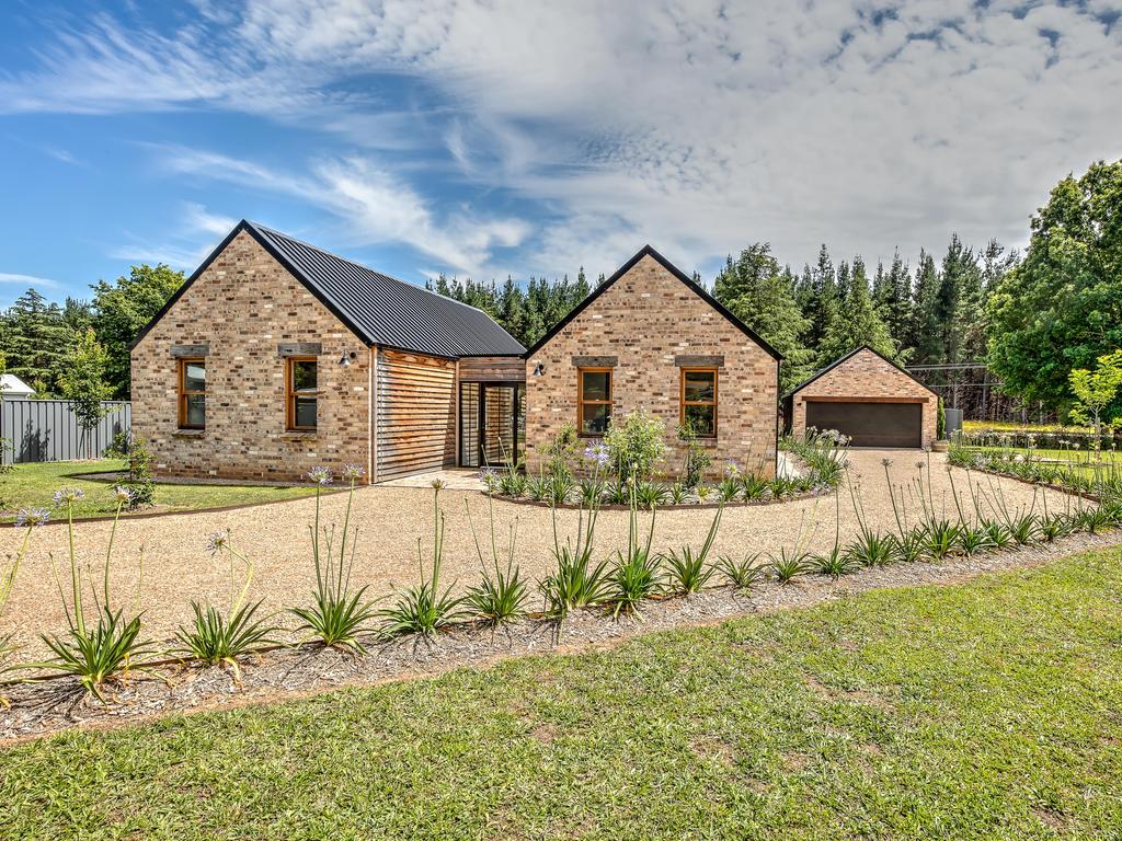 ‘Alpine Barn Retreat’ in Victoria. Picture: Stayz