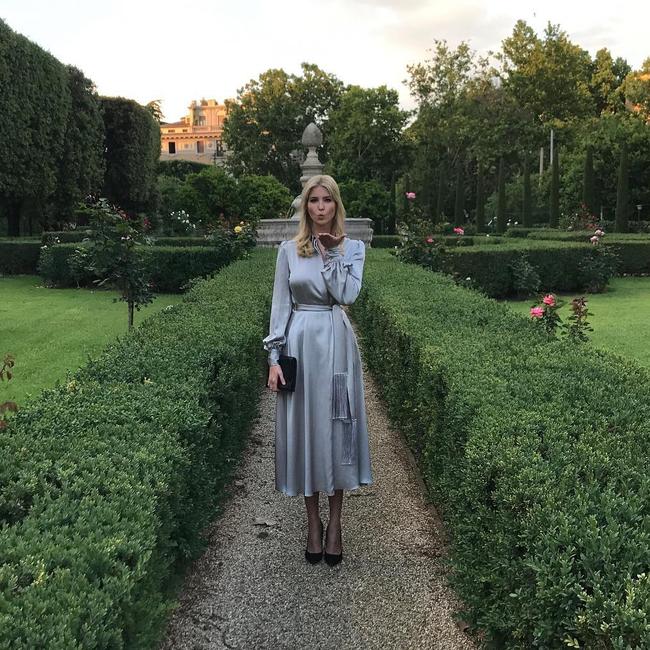 Ivanka Trump blows a kiss from Italy ... 