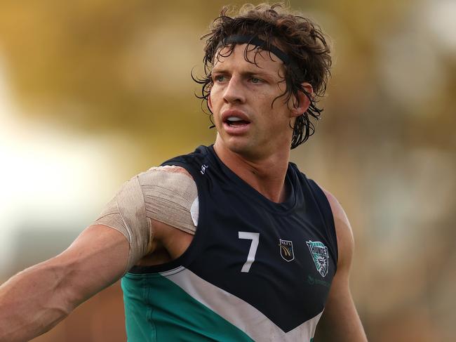 PERTH, AUSTRALIA - JUNE 04: Nat Fyfe of the Thunder signals to team mates during the round seven WAFL match between the Subiaco Lions and Peel Thunder at Leederville Oval on June 04, 2022 in Perth, Australia. (Photo by Paul Kane/Getty Images)