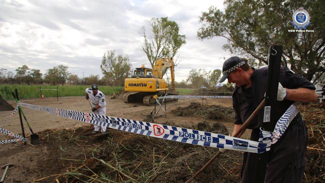 Detectives conduct a forensic search in Walgett. Picture: NSW Police