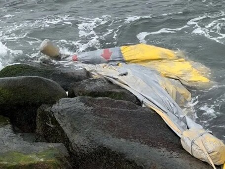 An emergency slide fell off a Delta plane while it was in the air Friday morning — forcing the Los Angeles-bound flight to return to JFK Airport.