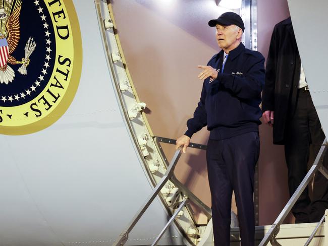 U.S. President Joe Biden gestures as he deboards Air Force One, at Dover Air Force Base in Dover, Delaware, U.S., July 17, 2024. REUTERS/Tom Brenner