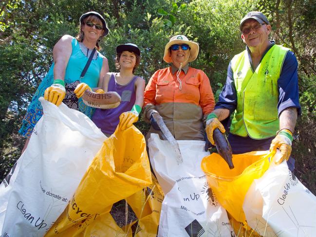 Clean Up Australia Day volunteers Di Weekes, Diavi Young, Jacci Benjamin and Denis Hams collected a massive amount of garbage from around the Park Beach area.01 MARCH 2015Photo Gemima Harvey/Coffs Coast Advocate