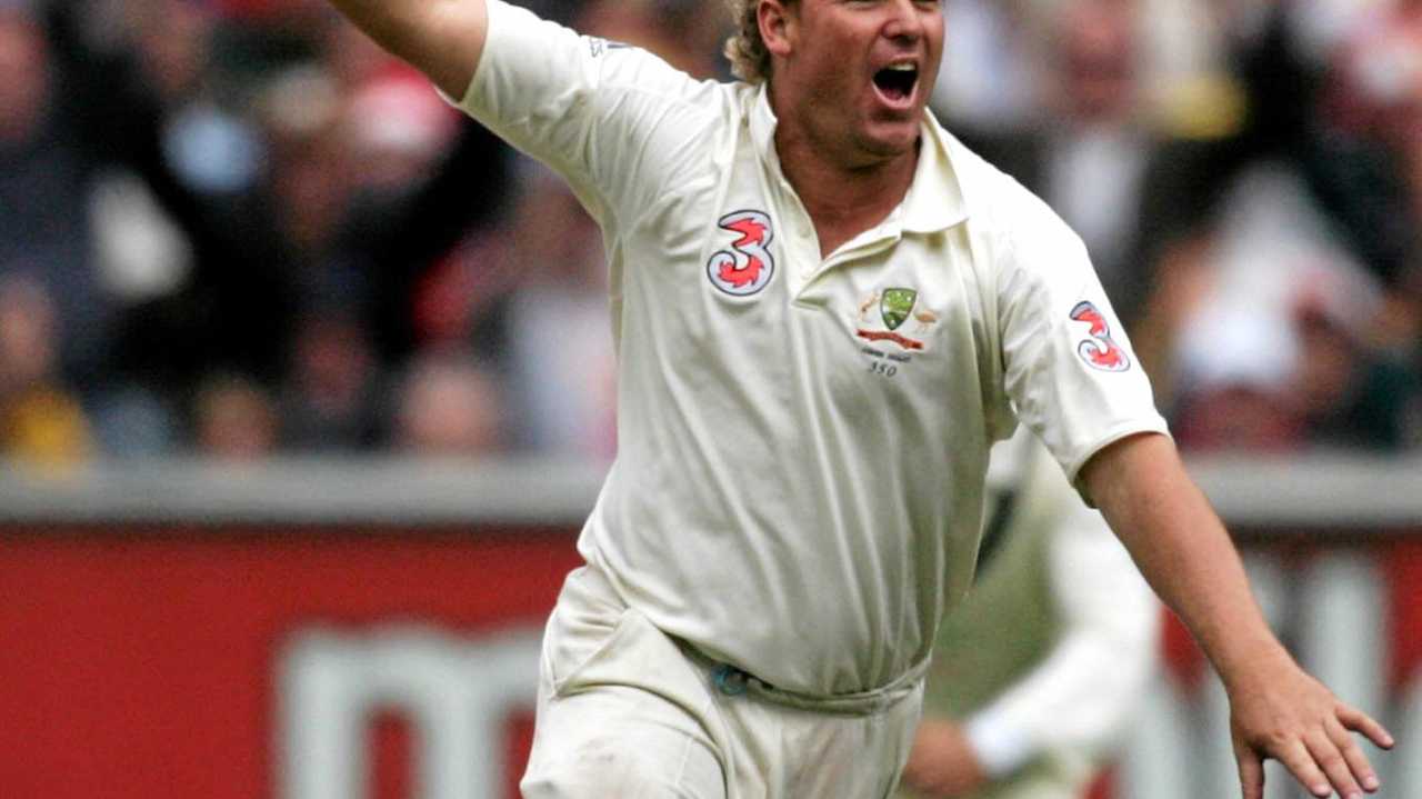 26 Dec 2006 : Aust's Shane Warne takes his 700th Test wicket, bowling /Strauss during Day1 of the Boxing Day 4th ashes test at the MCG : PicStuart/Mcevoy - sport cricket action. Picture: MCEVOY STUART