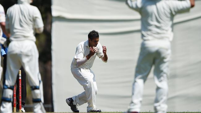 PINT bowler Ash Norman almost gets a wicket in a semi-final against Darwin in 2015. Picture: Isabella Moore.