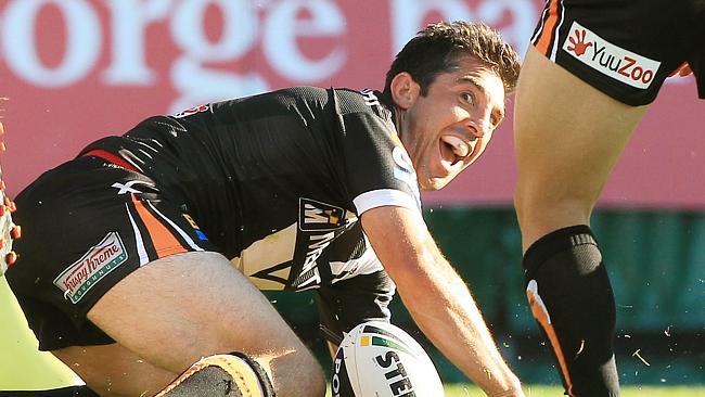Braith Anasta scores for the Wests Tigers.