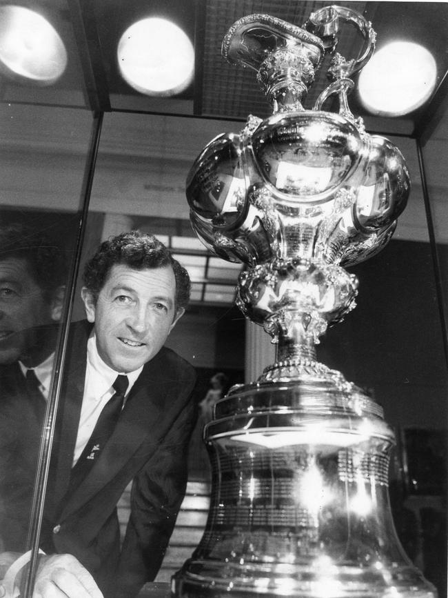 Sir James Hardy with the America’s Cup trophy after its unveiling at the Art Gallery of SA in 1984.