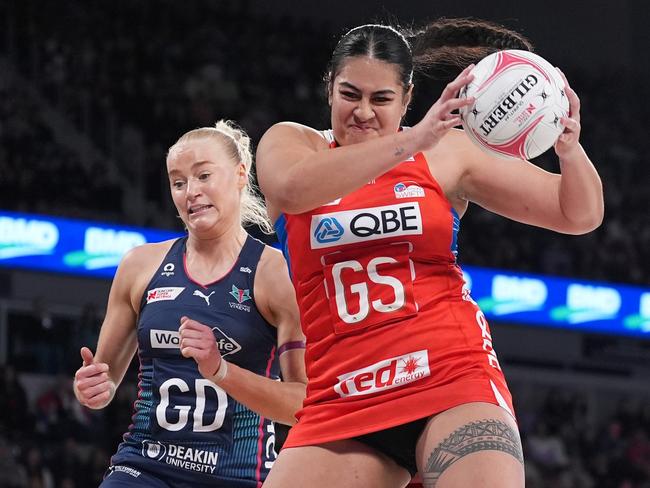 MELBOURNE, AUSTRALIA - JUNE 23: Uneeq Palavi of the Swifts receives the ball under pressure from Jo Weston of the Vixens during the round 11 Super Netball match between Melbourne Vixens and NSW Swifts at John Cain Arena, on June 23, 2024, in Melbourne, Australia. (Photo by Daniel Pockett/Getty Images)