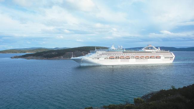 The Sun Princess Cruise Ship sailing through Ataturk Entrance, in Albany