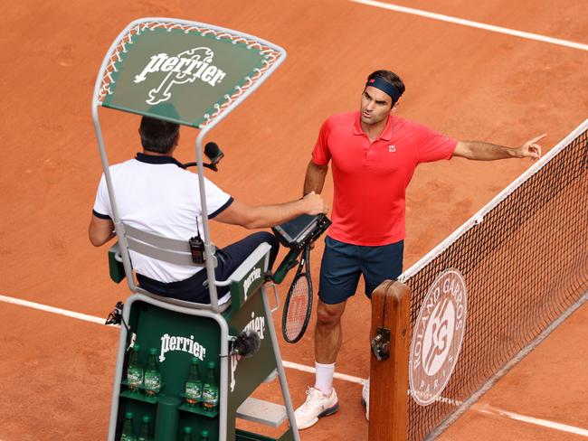 PARIS, FRANCE - JUNE 03:  Roger Federer of Switzerland argues with the umpire during his mens second round match against Marin Cilic of Croatia during day five of the 2021 French Open at Roland Garros on June 03, 2021 in Paris, France. (Photo by Clive Brunskill/Getty Images)