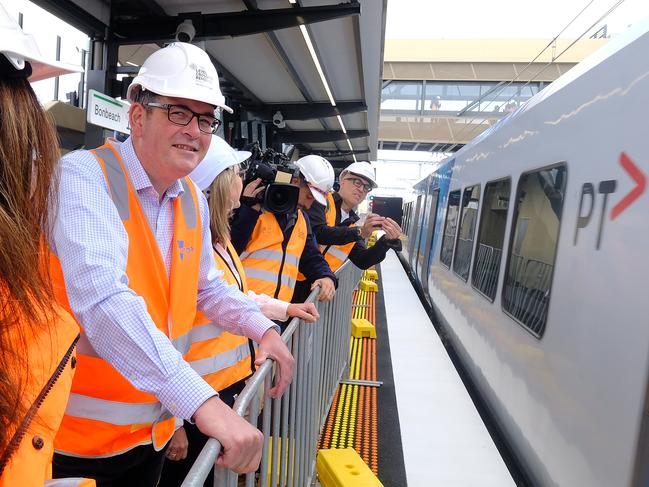 Mr Andrews arrives at Bonbeach station. Picture: NCA NewsWire / Luis Enrique Ascui