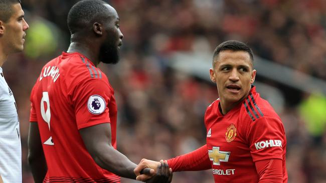 Manchester United's Chilean striker Alexis Sanchez (R) gestures to Manchester United's Belgian striker Romelu Lukaku (L) during the English Premier League football match between Manchester United and Wolverhampton Wanderers at Old Trafford in Manchester, north west England, on September 22, 2018. (Photo by Lindsey PARNABY / AFP) / RESTRICTED TO EDITORIAL USE. No use with unauthorized audio, video, data, fixture lists, club/league logos or 'live' services. Online in-match use limited to 120 images. An additional 40 images may be used in extra time. No video emulation. Social media in-match use limited to 120 images. An additional 40 images may be used in extra time. No use in betting publications, games or single club/league/player publications. /