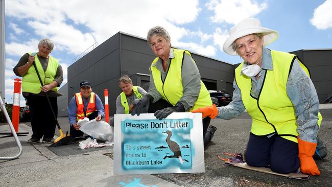 Volunteers Anne Payne, Craig Lyons, Su Dempsey and Elaine Boucher joined Melbourne Water’s Teresa Mackintosh (second from left) in stencilling anti-litter messages.