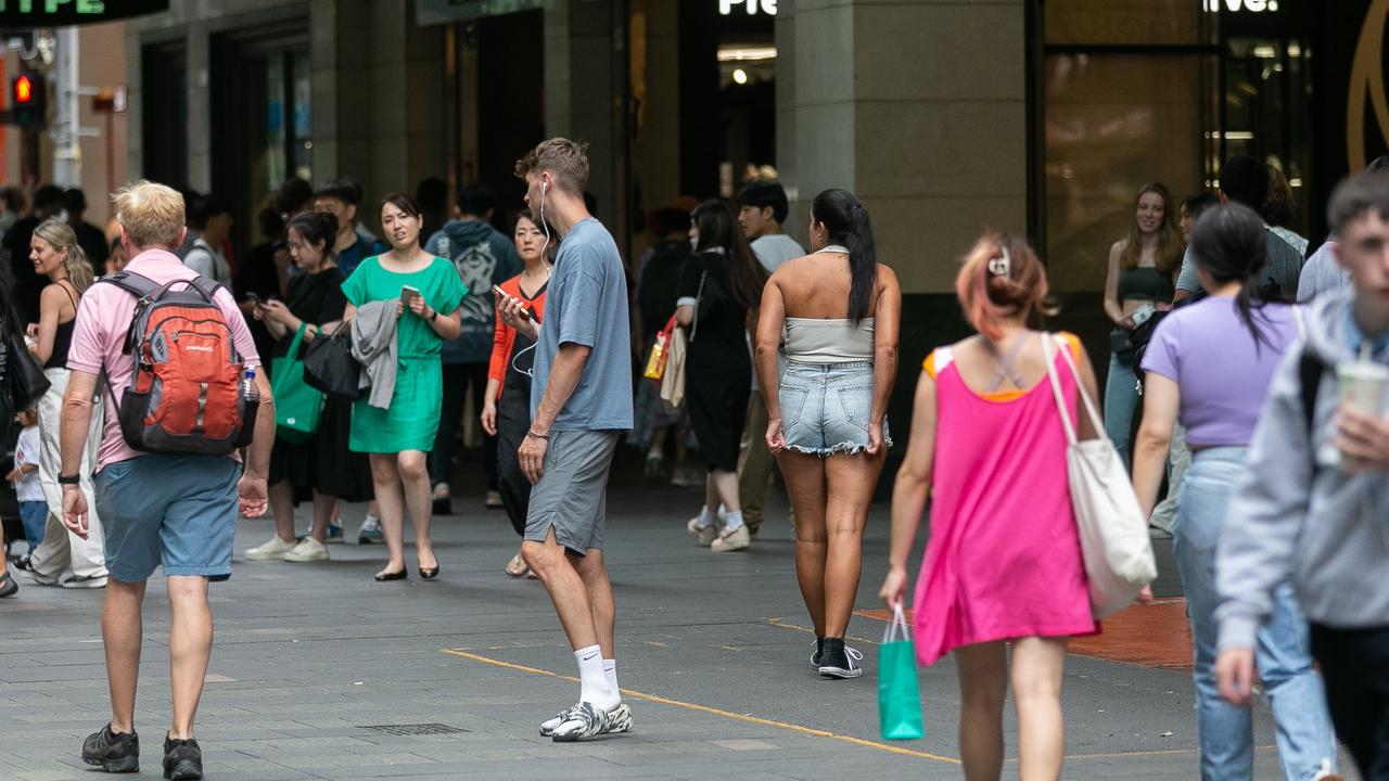 SYDNEY, AUSTRALIA - NewsWire Photos January 31st 2023:Retail shoppers in SydneyÃs CBD.Picture: NCA NewsWire / Brendan Read