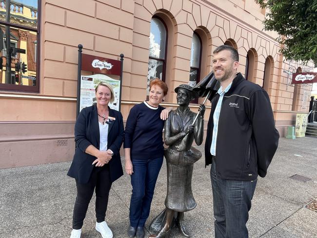 Senator Pauline Hanson, Taryn Gillard and Deputy Mayor Paul Truscott.