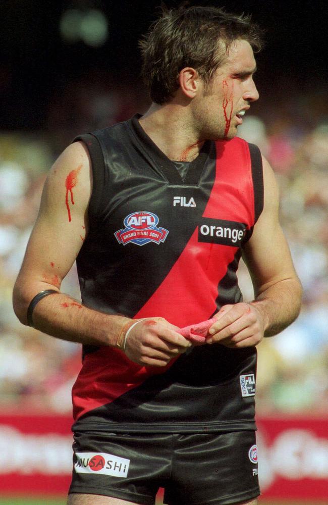 Scott Lucas wears a black armband on his forearm during the 2001 Grand Final.