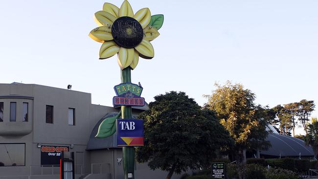 The iconic sunflower and dome of dancing to the right.