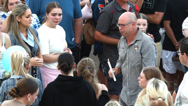 WOORIM  AUSTRALIA  NewsWire Photos TUESDAY 4TH February 2025 Vigil on Woorim beach for shark attack victim Teenage girl Charlize Zmuda,  killed in shark attack late Monday afternoon - Steve Zmuda, father of Charlize (bald head holding candle)  Picture NewsWire/David Clark