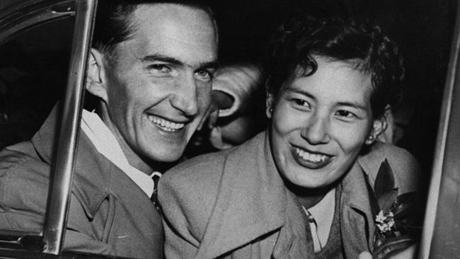 Gordon Parker with Japanese war bride Nobuko / Cherry (nee Sakuramoto) arriving in Australia in 1952, survivor of Hiroshima atomic bombing, was Australia's first war bride. HistoricalPeople / War Brides