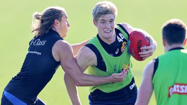 Could Tim English help as a stepping stone to reach Max Gawn in KFC SuperCoach?