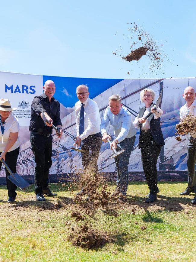 Anthony Albanese, Chris Bowen, Helen Haines, Australian Renewable Energy Agency chief Darren Miller and Mars Petcare's Linda Mars at a sod turning ceremony in Wodonga. Picture: NewsWire